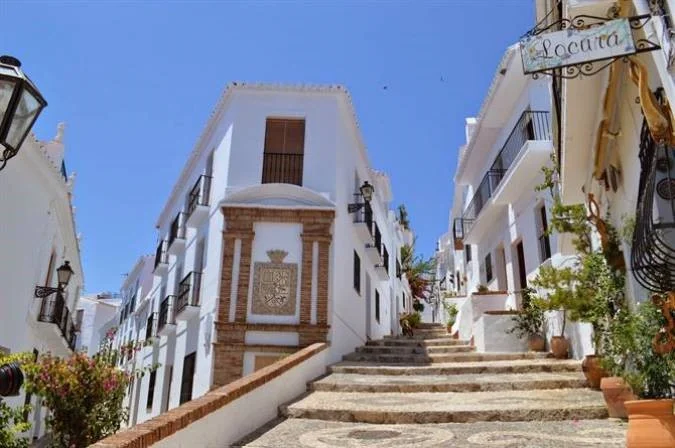 Nerja i Frigiliana: Balkon Europy i najpiękniejsza biała wioska Andaluzji w jeden dzień — Uliczkami o arabskim rodowodzie
