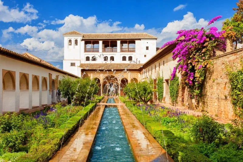 Granada: Alhambra, Pałace Nasrydów i ogrody Generalife — bilety i przewodnik w cenie