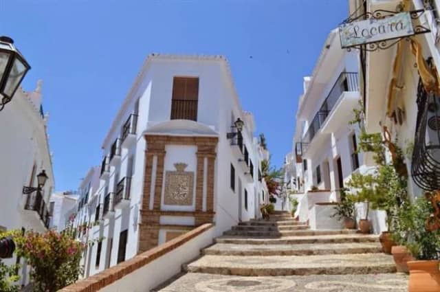 Nerja i Frigiliana: Balkon Europy i najpiękniejsza biała wioska Andaluzji w jeden dzień — Uliczkami o arabskim rodowodzie