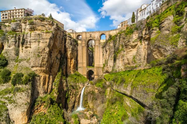 Ronda i Setenil de las Bodegas: szlakiem Białych Wiosek nad wąwóz El Tajo i do domów w skale — Wąwóz El Tajo