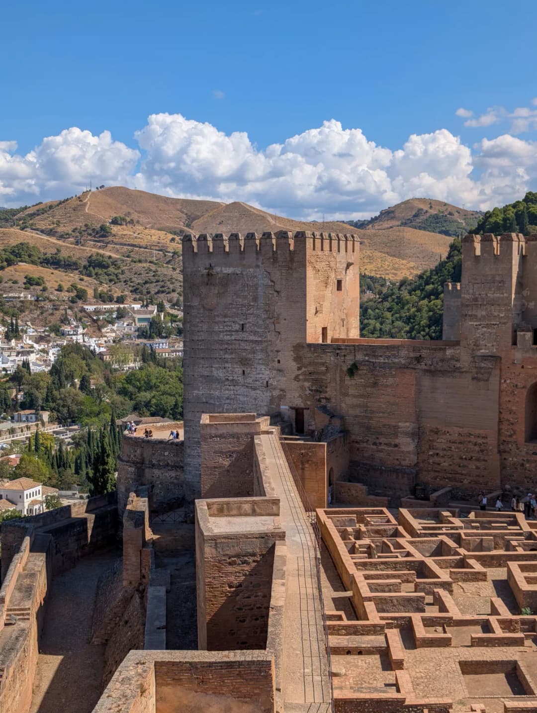 Granada: Alhambra, Pałace Nasrydów i ogrody Generalife — bilety i przewodnik w cenie — Alhambra — ósmy cud świata