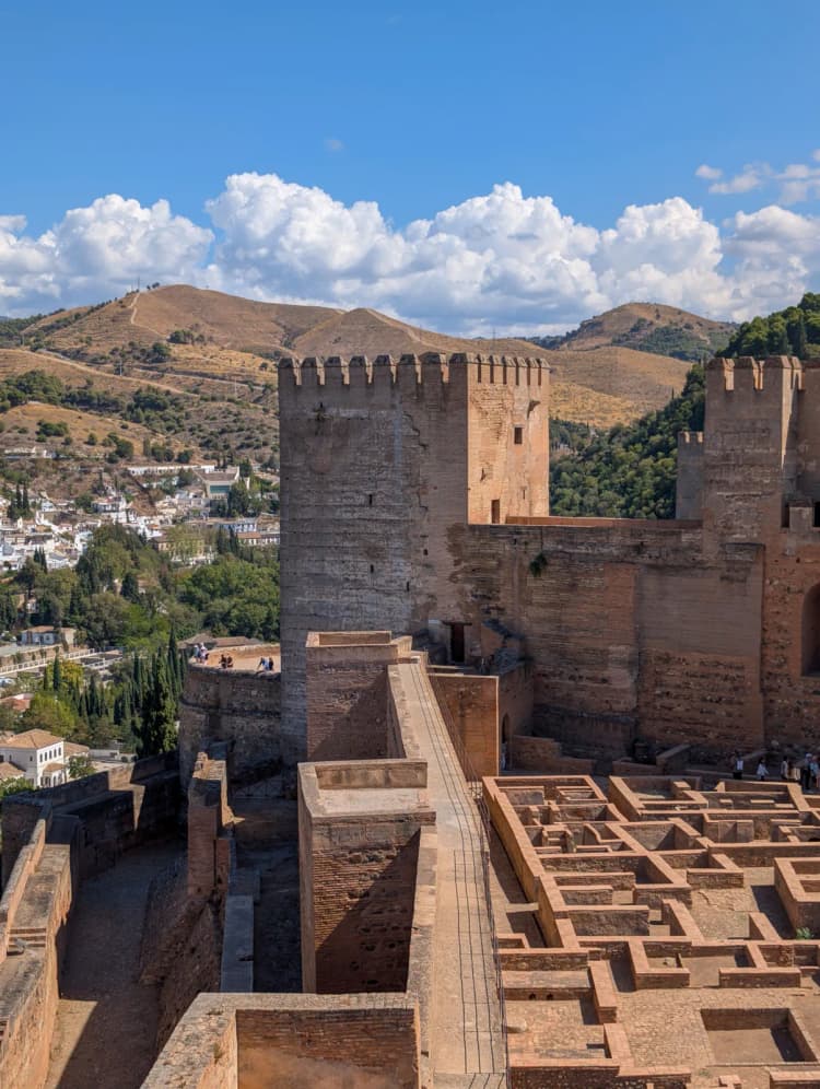 Granada: Alhambra, Pałace Nasrydów i ogrody Generalife — bilety i przewodnik w cenie 2