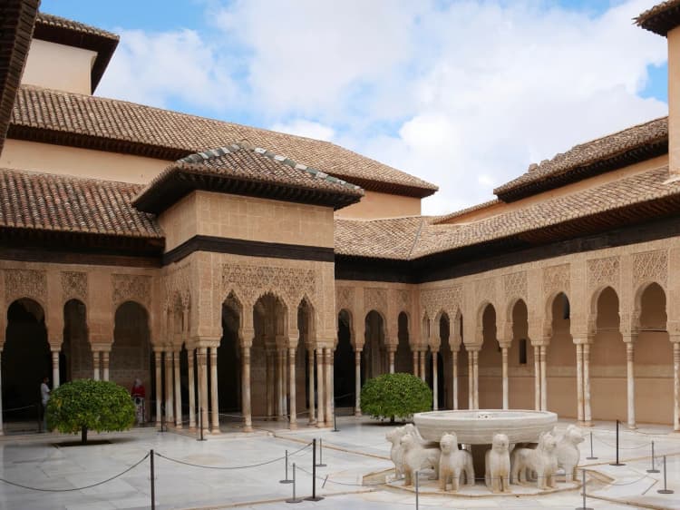 Granada: Alhambra, Pałace Nasrydów i ogrody Generalife — bilety i przewodnik w cenie 3