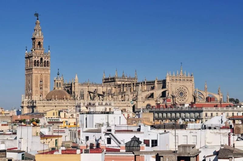 Sewilla: Plac Hiszpański, dzielnica Santa Cruz i katedra z Giraldą — bilet i przewodnik w cenie — Katedra i Giralda
