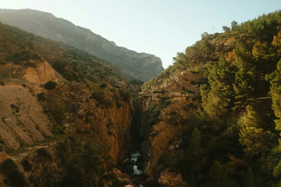 Caminito del Rey z Malagi: jak dojechać, gdzie zaparkować i jak wygląda trasa krok po kroku