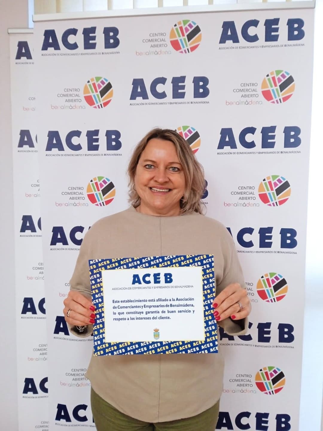 Certyfikat członkostwa Carla Travel w ACEB — Stowarzyszeniu Kupców i Przedsiębiorców Benalmádeny