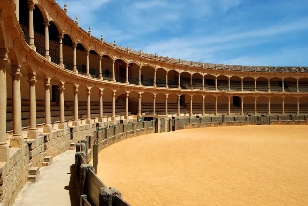 Ronda: miasto nad przepaścią — zwiedzanie z lokalnym przewodnikiem i wstęp na arenę korridy — Plaza de Toros — kolebka korridy