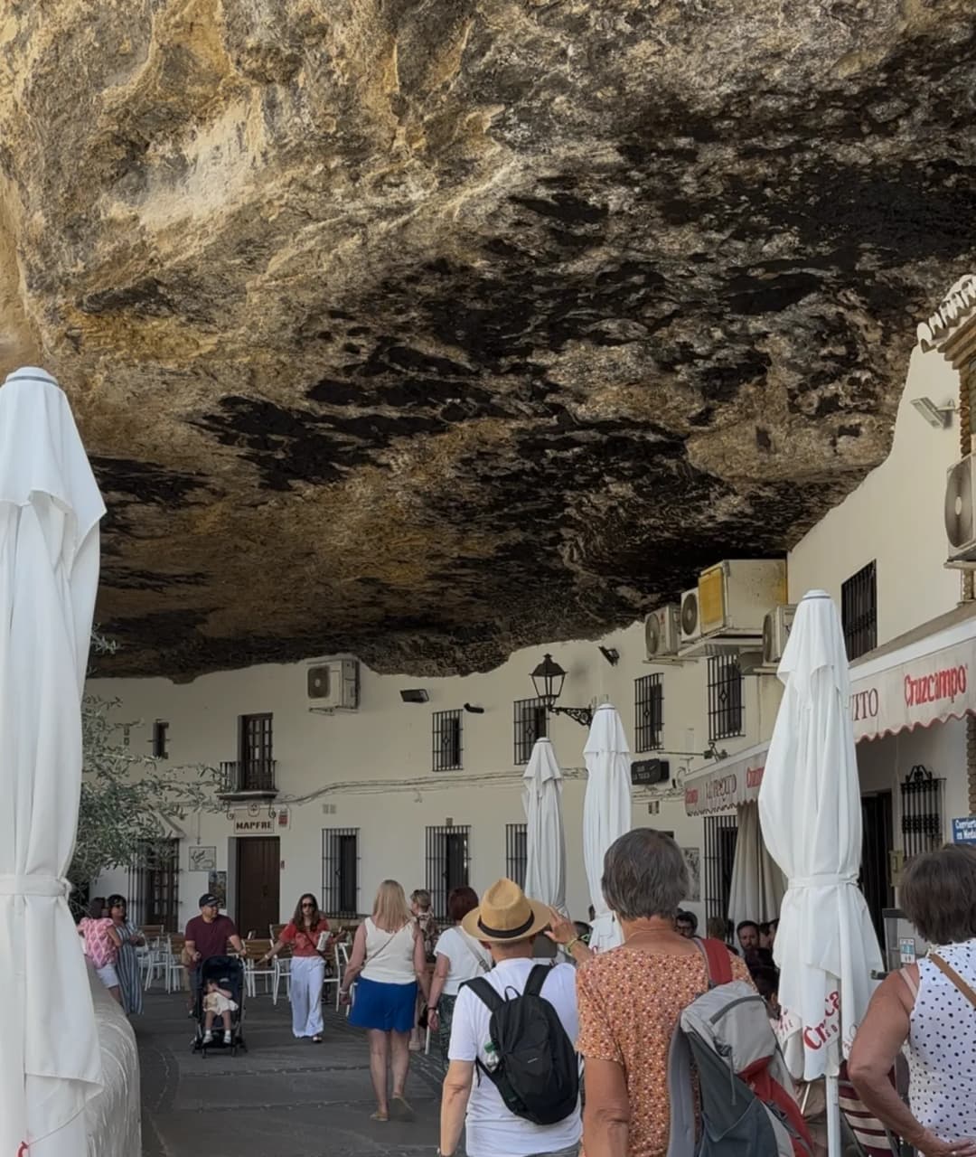 Ronda i Setenil de las Bodegas: szlakiem Białych Wiosek nad wąwóz El Tajo i do domów w skale — Setenil de las Bodegas — miasteczko w skale