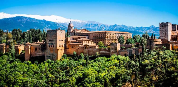 Granada: Alhambra, Pałace Nasrydów i ogrody Generalife — bilety i przewodnik w cenie