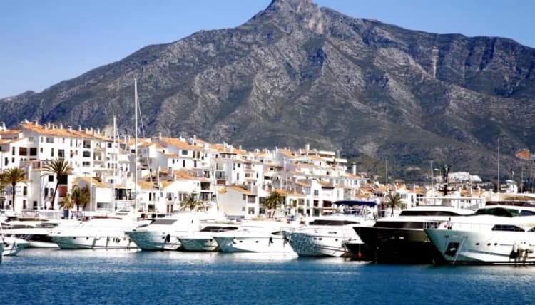 Mijas, Marbella i Puerto Banús: biała wioska, starówka i luksusowa marina w jeden dzień